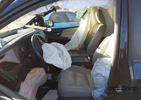 2015 Toyota Sienna Limited Premium 7 Passenger z USA, uszkodzony, nr VIN 5TDYK3DC4FS678288